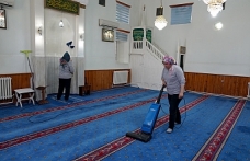 Tepebaşı camilerinde bayram temizliği