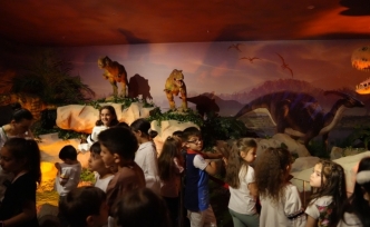 Çocuklar yenilenen Dinozor Mağarasını çok sevdi